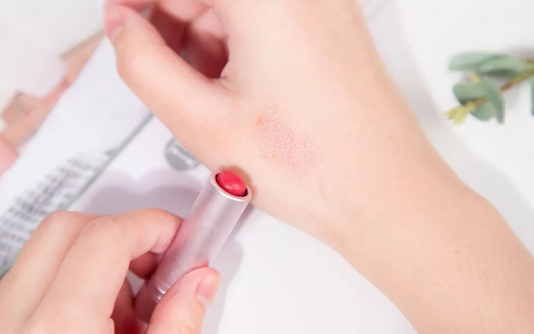 可以让嘴巴滋润红的润唇膏,最好用的几款润唇膏