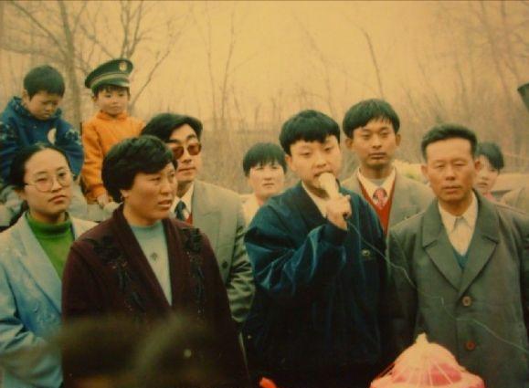 李玉刚跳过河,李玉刚有跳过河吗