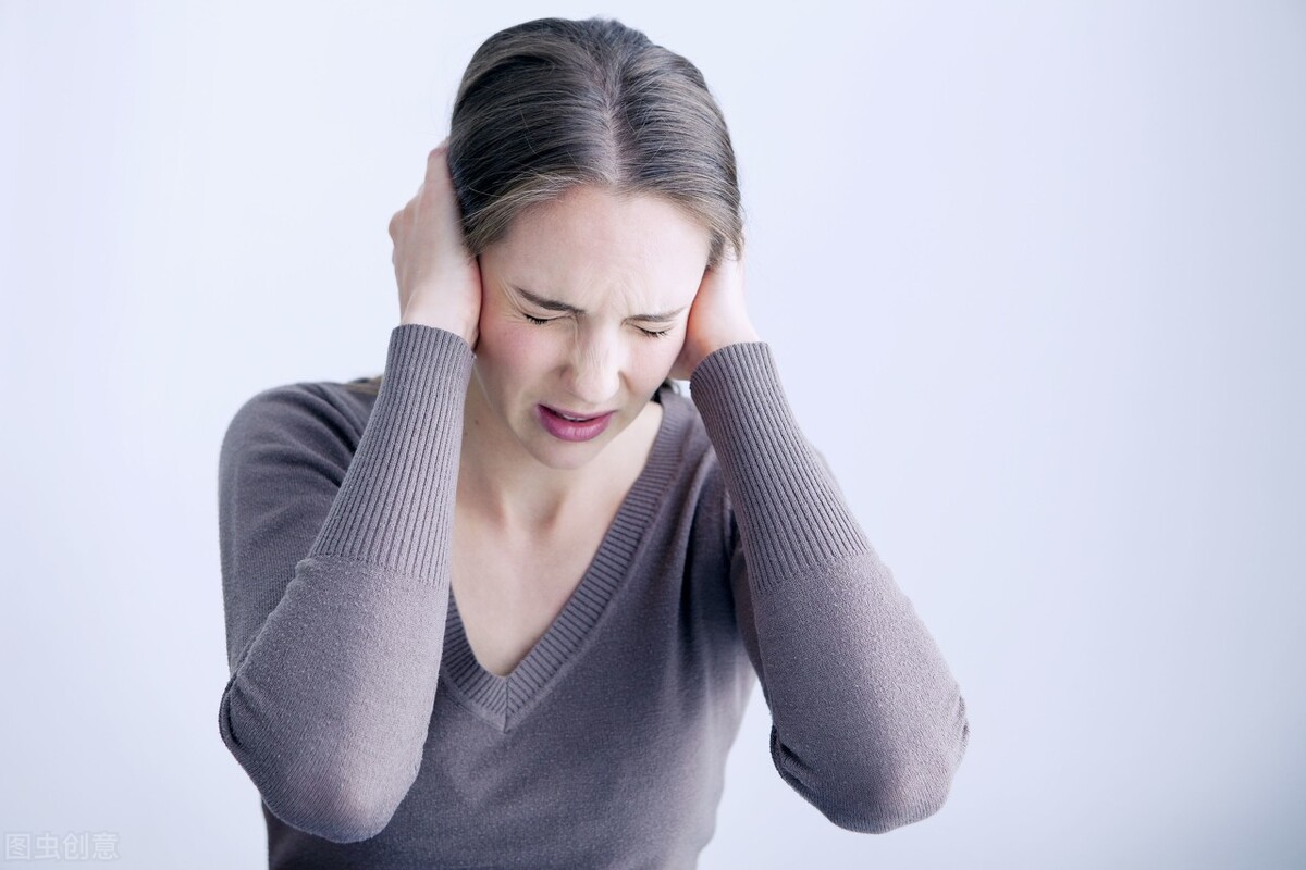 有人脑袋嗡嗡的响,脑袋里动不动有各种人的声音