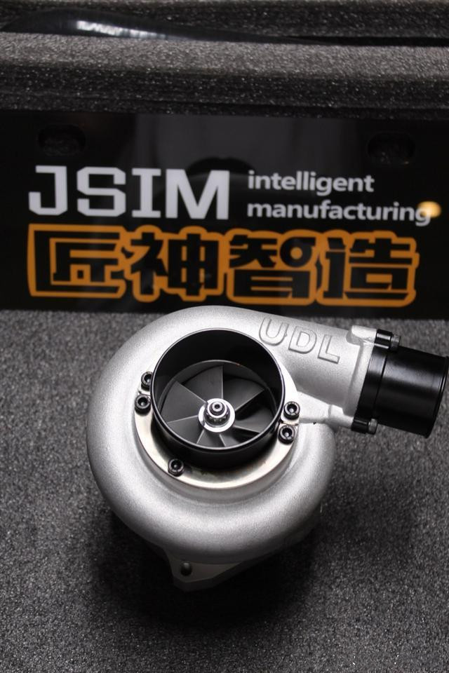 加40％的动力，普拉多2700机械增压越野性能实测，太强悍