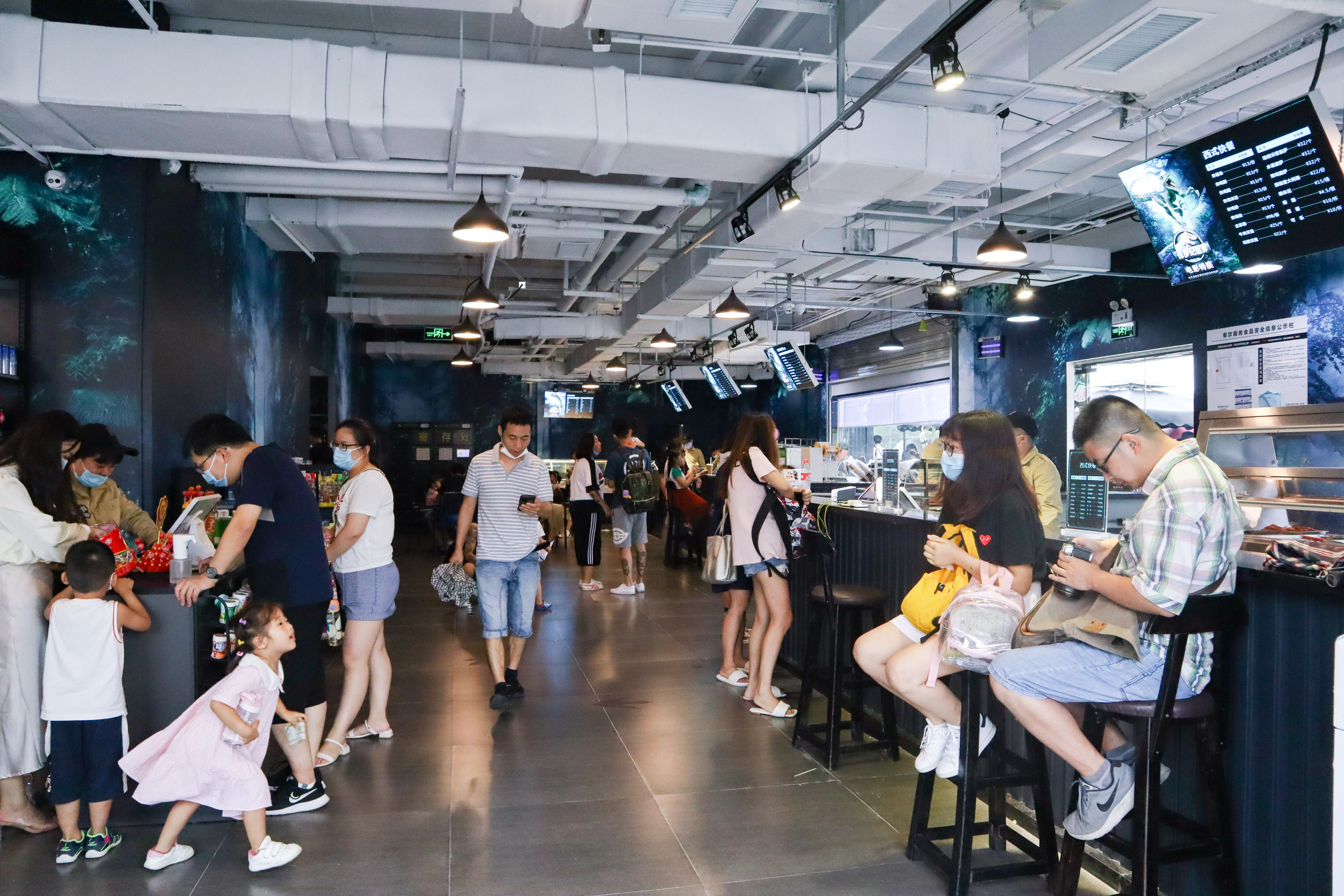 来到侏罗纪公园遇到超真实的恐龙,侏罗纪公园恐龙大探秘