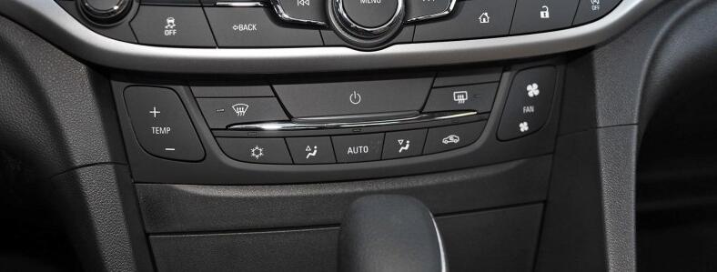 威朗四缸和英朗四缸到底选哪个好,价格配置一样选燃油车还是插混