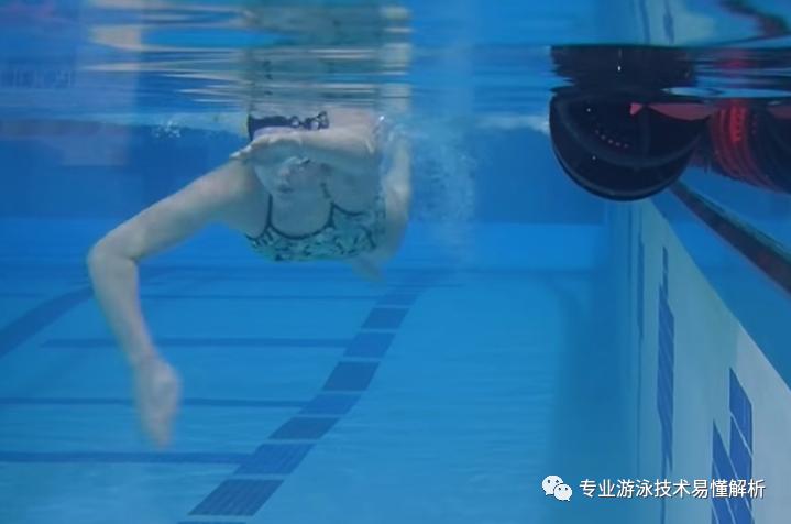 快速掌握游泳的技巧与方法,游泳快又不累的泳姿