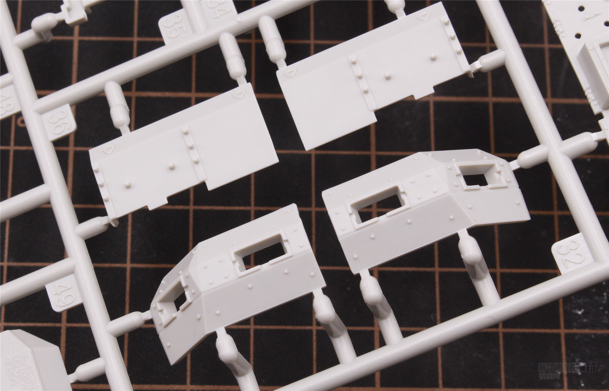 MENG,SS-018-1/35以色列“雌虎”重型装甲运输车-简介与开盒