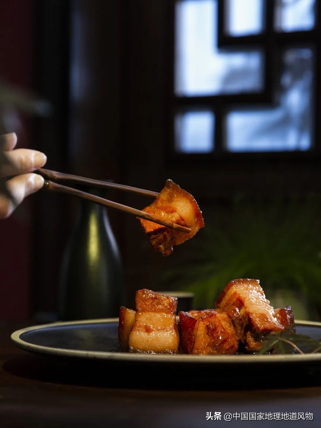 红烧肉是一道非常经典的中式菜肴,红烧肉中国家常菜的经典