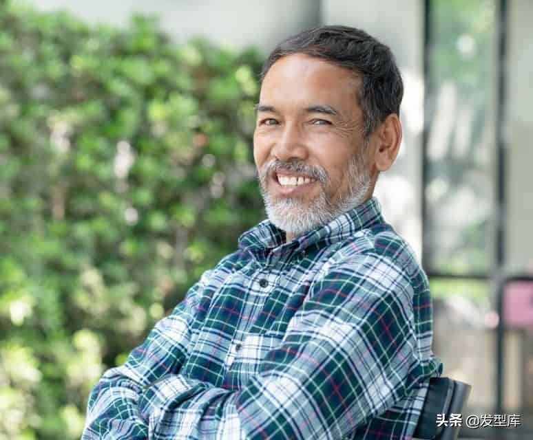 适合又大又圆脸型的发型男士,椭圆脸型男士的16种理想发型