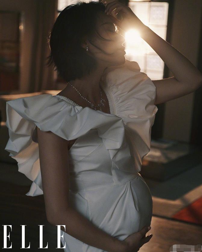 胡杏儿大肚照孕味十足,胡杏儿晒美照身材完全恢复