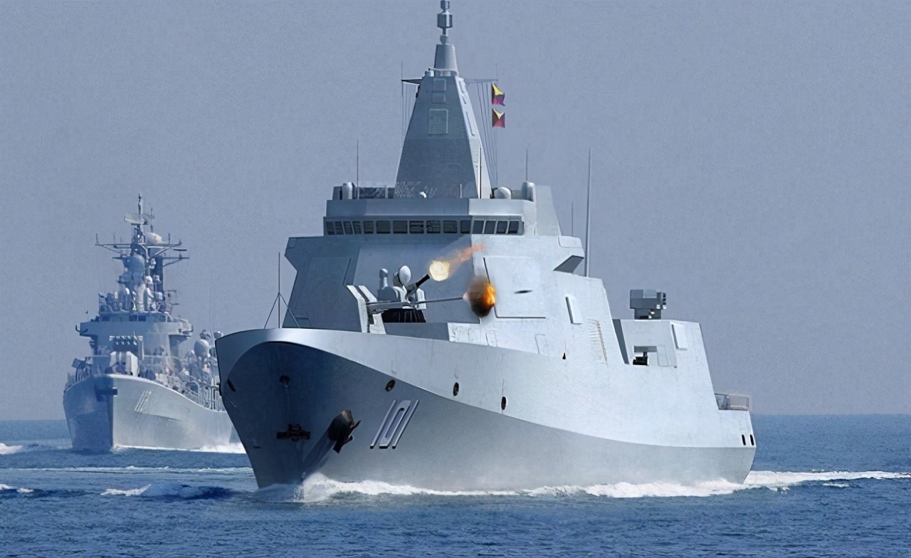 航母“带刀侍卫”：055型万吨大驱,055驱逐舰当之无愧海上带刀卫士