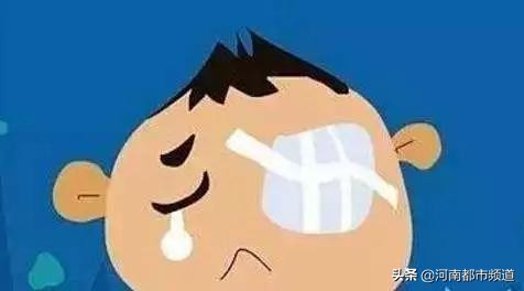 男孩吃糖果的动画片,七岁小男孩吃零食把眼球吃了