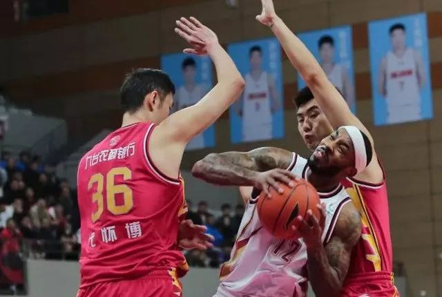 直追NBA！浙江主场大胜吉林，啦啦队美女比吴前还要受关注