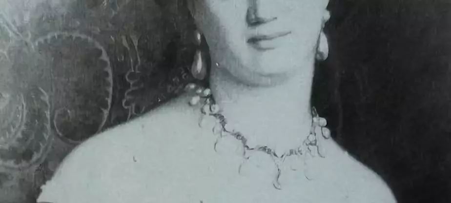 17岁抛夫弃子，一个用身体换金钱的*女妓**，凭什么有名有利？