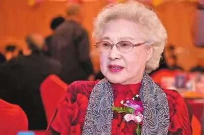 秦怡晚年孤身一人,风华绝代秦怡年轻照片