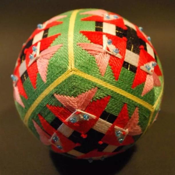 红底樱花手鞠球编织视频,大唐手鞠球编织教程