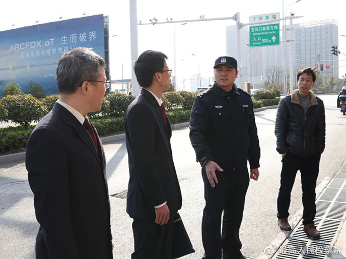 最高法窨井盖典型案例,偷窨井盖被判三年