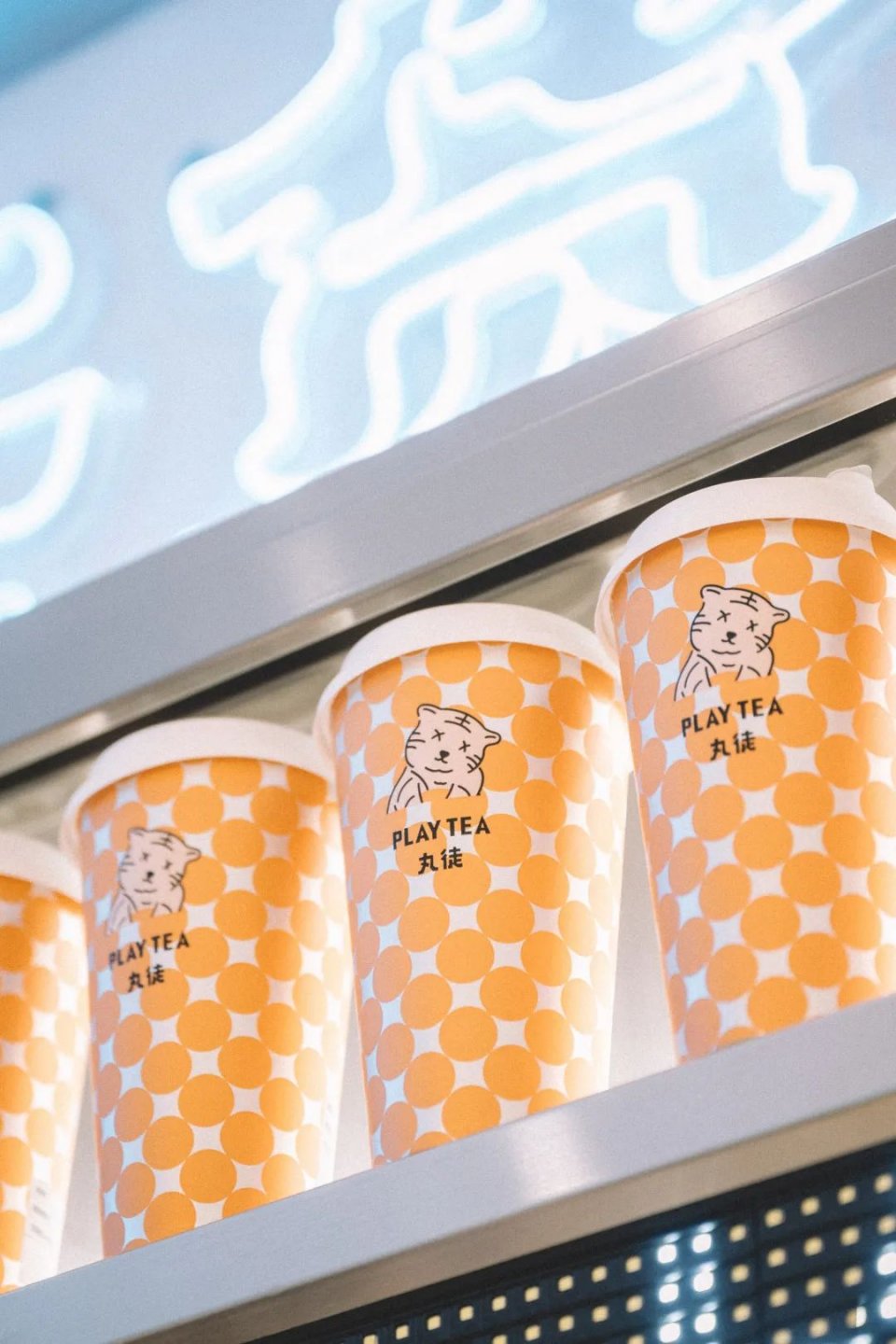 椰椰奶冻茶，会抖臀！1秒卖出1000+杯，有人开货拉拉来买…