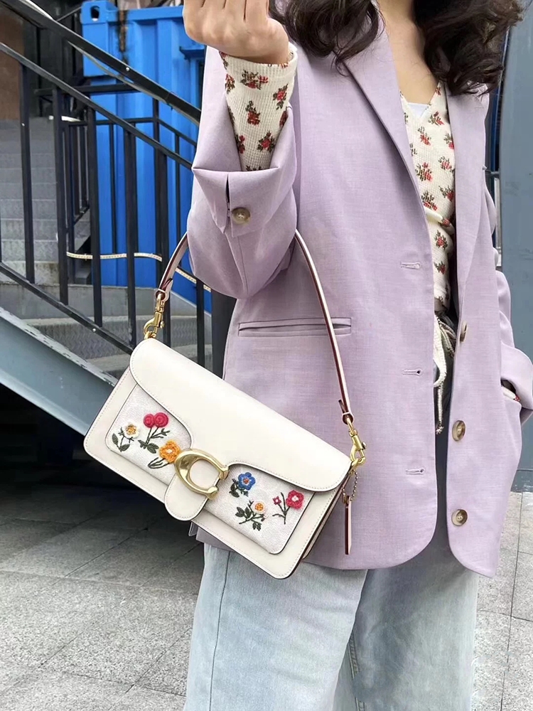 大家会买蔻驰几年前的包吗,几百块钱能买到蔻驰真包吗