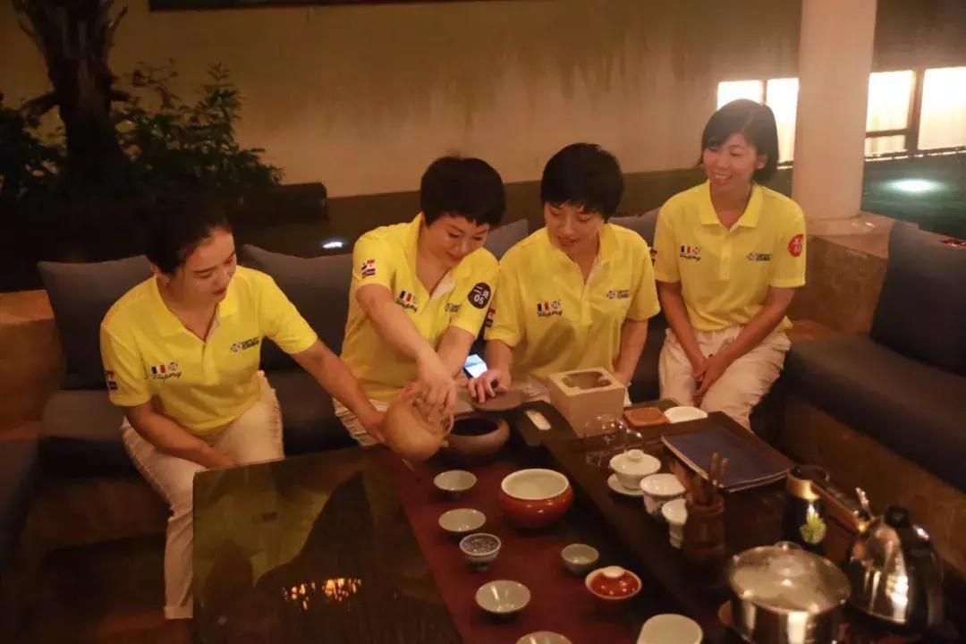 巨邦快乐集结号丨看见了，其中一艘游艇上，是我们的船长大舅哥