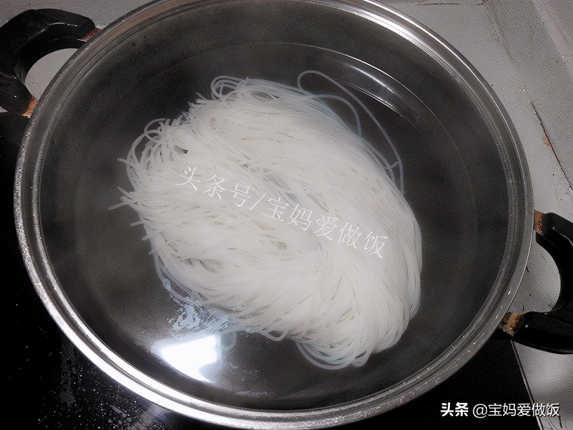 花甲米线吃起来,花甲米线不放蒜蓉怎么做