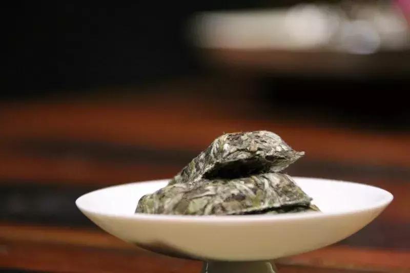 怎样辨别正宗福鼎白茶,怎么鉴别福鼎白茶好坏视频