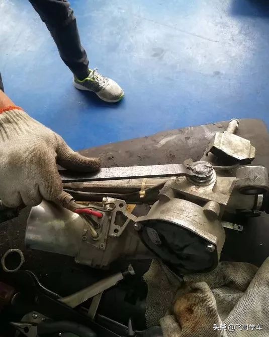 2011款斯巴鲁傲虎后备箱异响,斯巴鲁傲虎加油门发动机一边异响