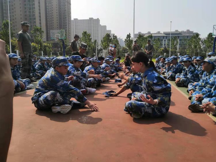 青春在磨砺中成长新高一军训,青春飞扬军训