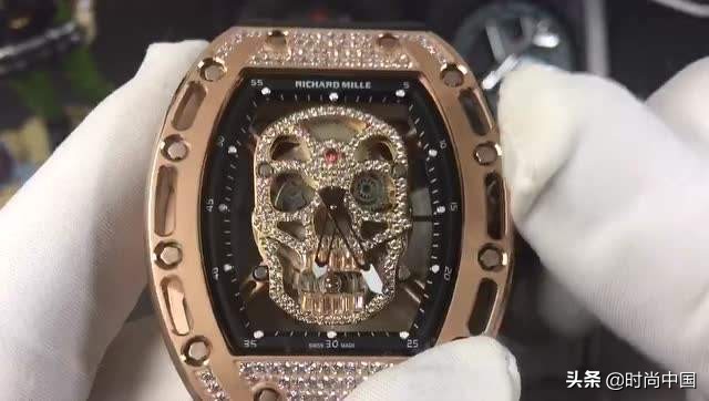 把一辆奔驰戴在手上,比奔驰高端的手表有哪些