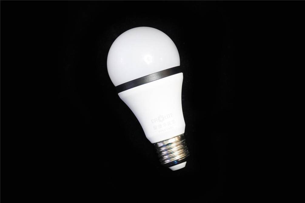 防蓝光护眼的正确方法,爱德华医生护眼灯央视曝光