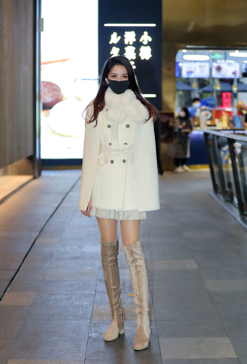 穿搭成都女孩,出门这样穿简单时髦显腿长