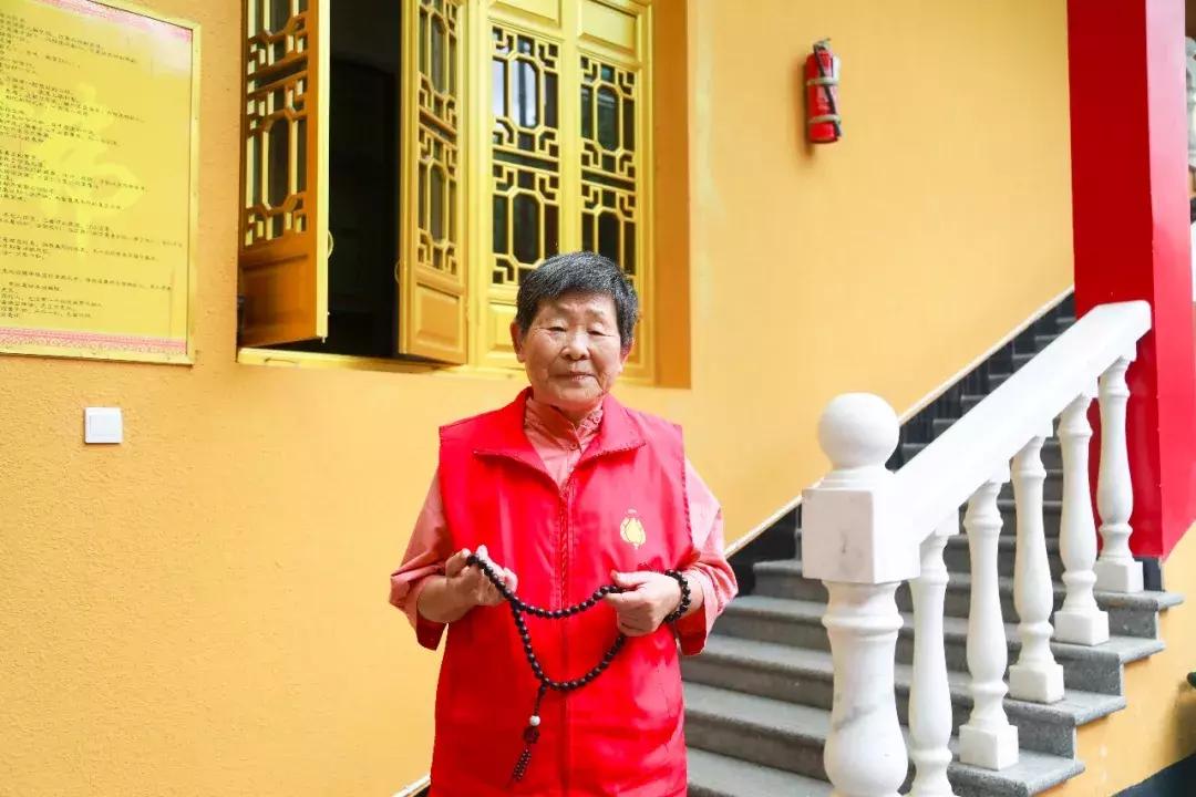 2885莲花养老：师父，入住养老院有什么条件？他说无条件，来就收