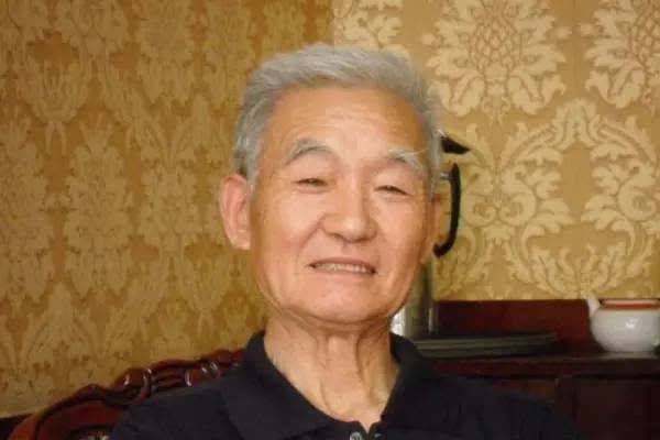 眉毛长就长寿有道理吗,眉毛长长寿还是眉毛短长寿