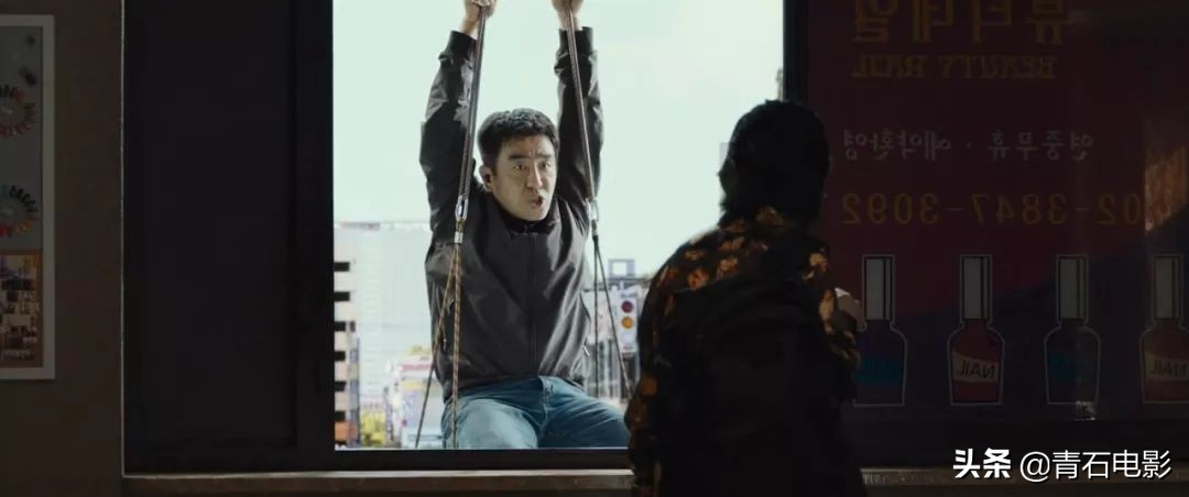 学习港片成韩国新任影史票房冠军，男主连续3年作品都破千万人次