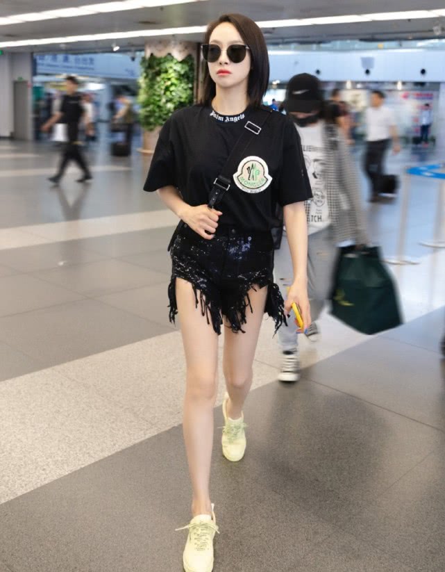 夏天流行穿奶奶裤显高又显瘦,现在流行破洞热裤