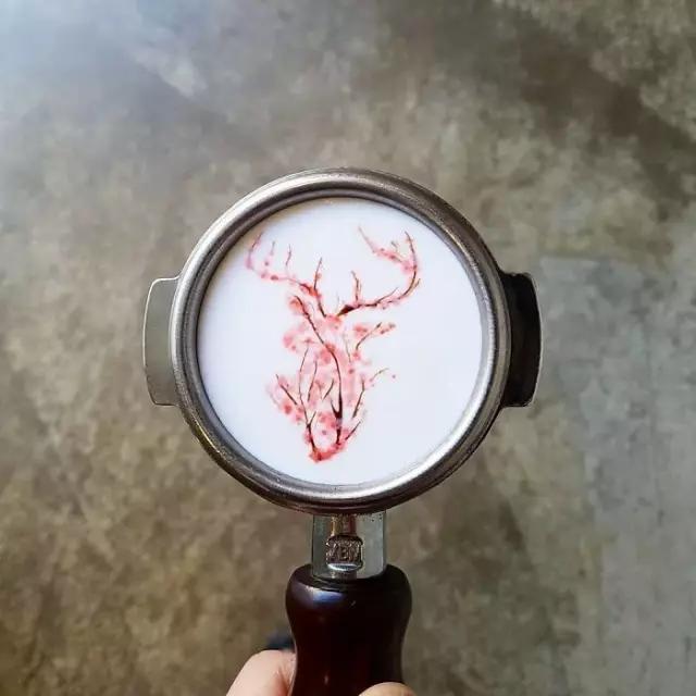 他把梵高的名画装进一杯咖啡，竟然撩到10万迷妹