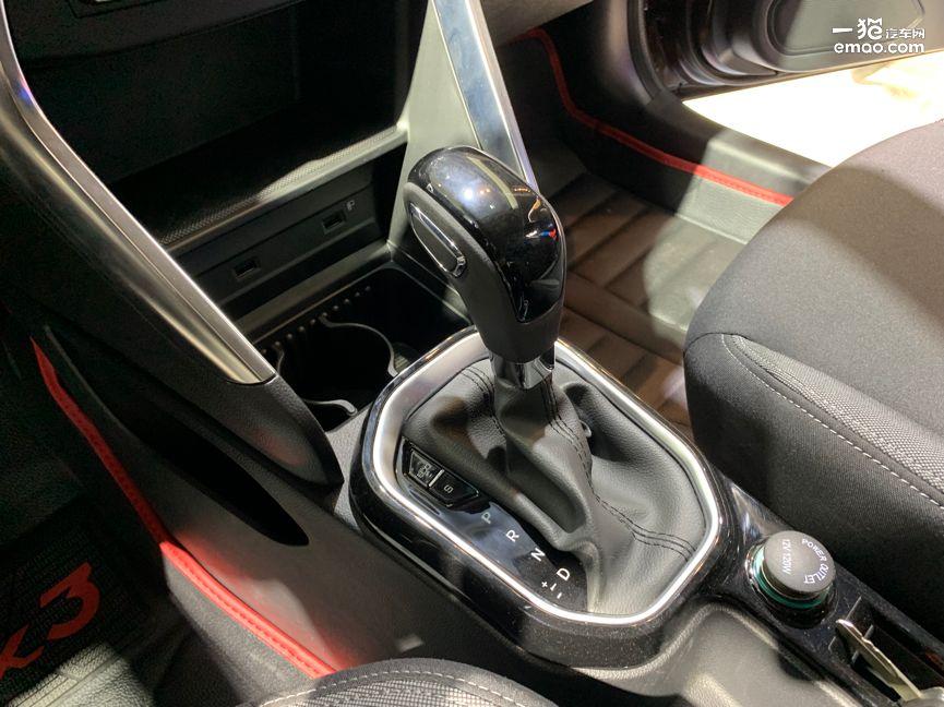 17年东风风神ax3二手车多少钱,东风风神ax3手动尚酷和致酷区别