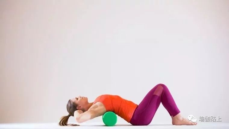 跑步拉伸防止僵硬,跑步小腿僵硬怎么拉伸