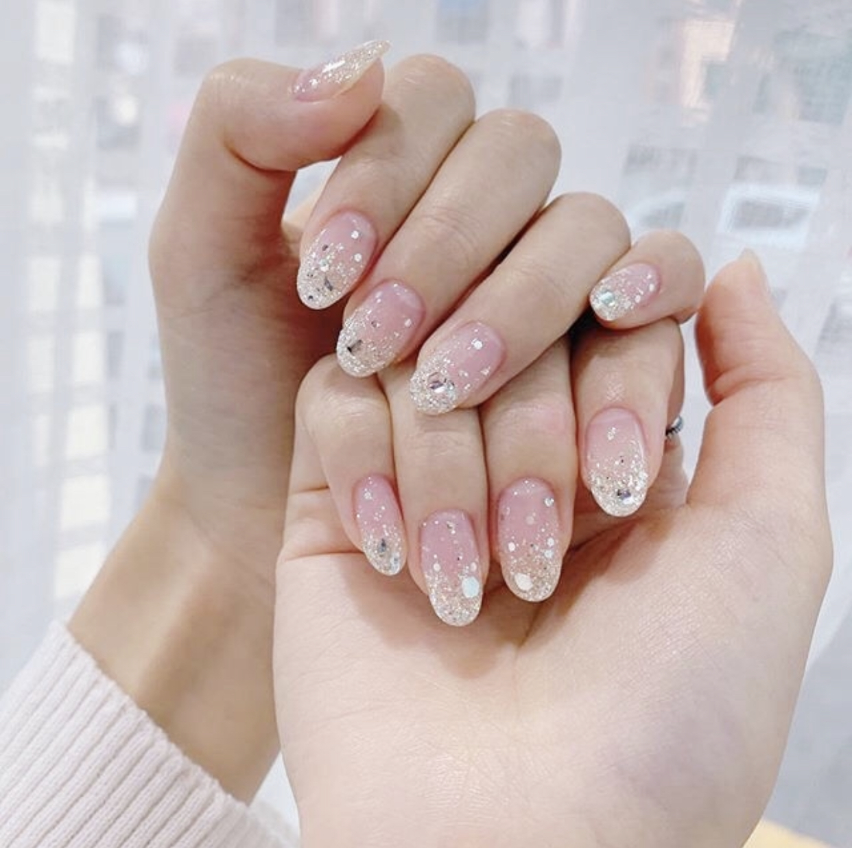 美甲夏日显白气质清冷,夏日仙气美甲适合指甲往里面长的