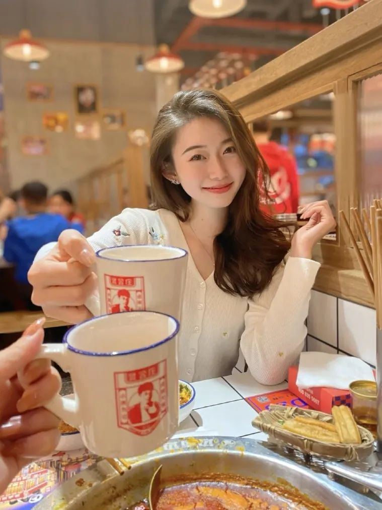 女生都是用美颜相机拍照吗,女生用美颜拍照好看吗