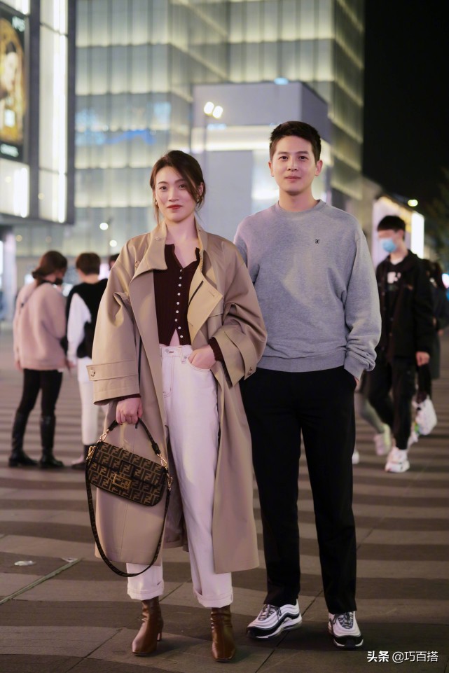 冬季厚大衣和直筒裤怎么搭配,男生直筒裤加绒搭配黑色棉服