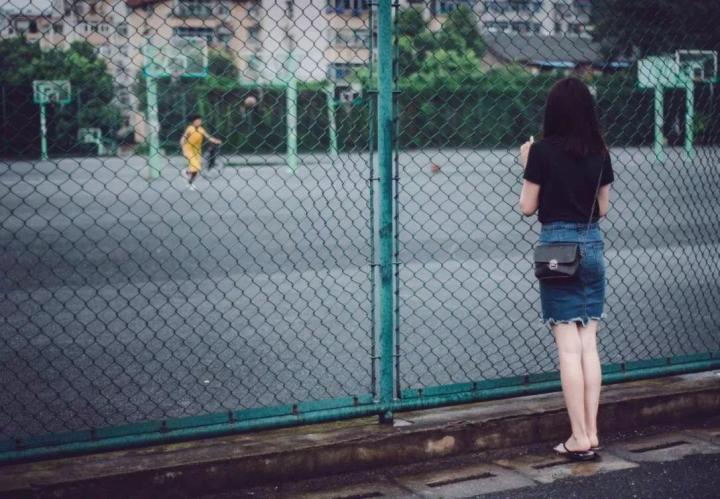 打篮球的男生喜欢一个女生,打篮球的男生都喜欢什么样的女生