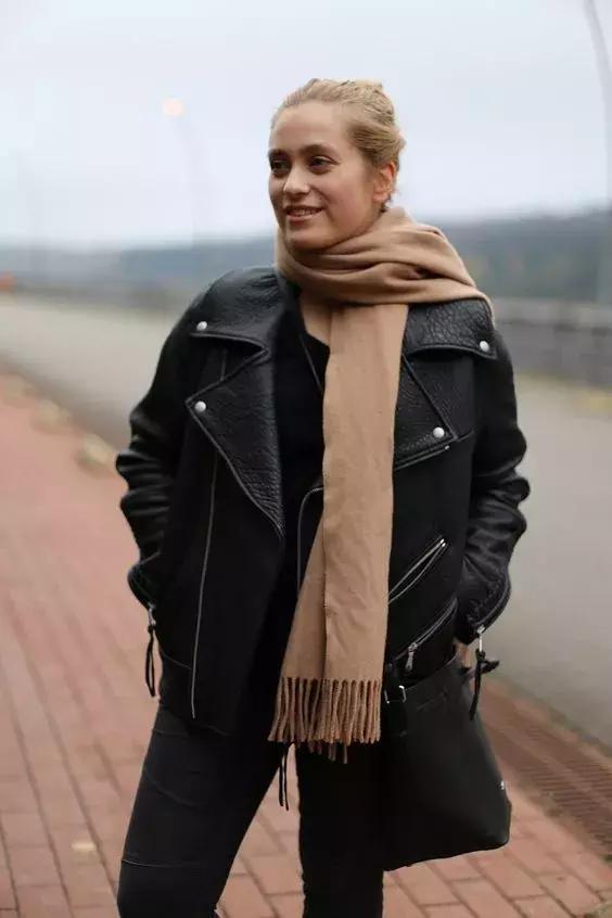 冬季爆款洋气羊绒围巾,这款新潮羊绒围巾温暖又漂亮