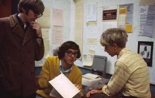 比尔盖茨创造微软的艰辛过程,微软创始人比尔盖茨简介