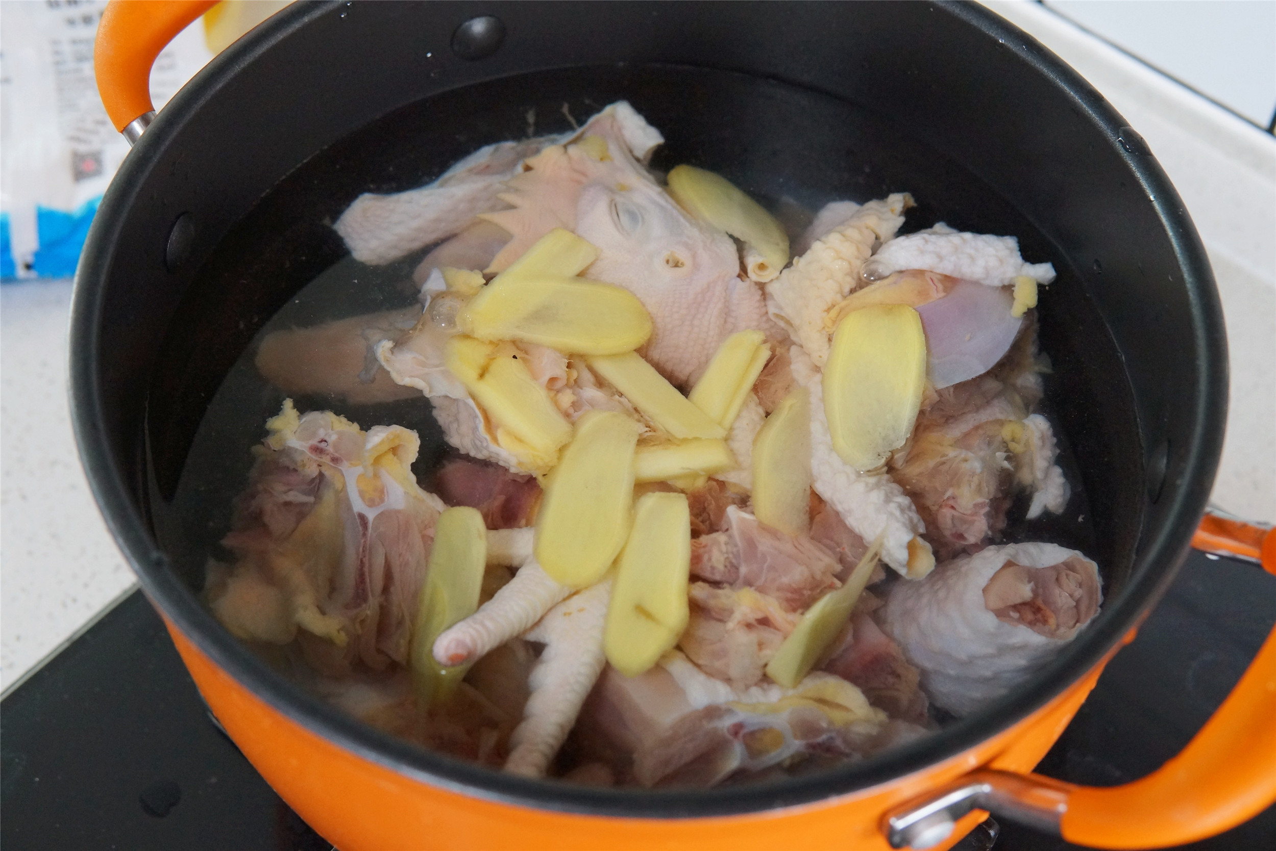 炖鸡汤时别焯水,炖鸡时切记别直接焯水