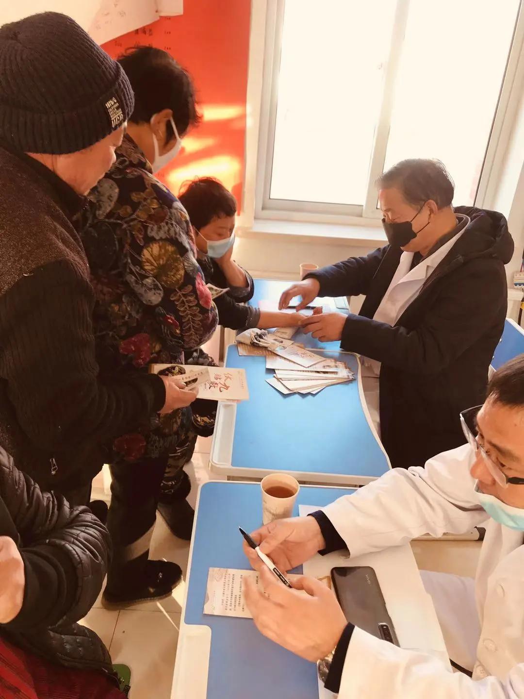 中医专家进社区爱心义诊暖人心,寒冬温情义诊
