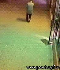 足球搞笑gif动图,踢蛋搞笑图片