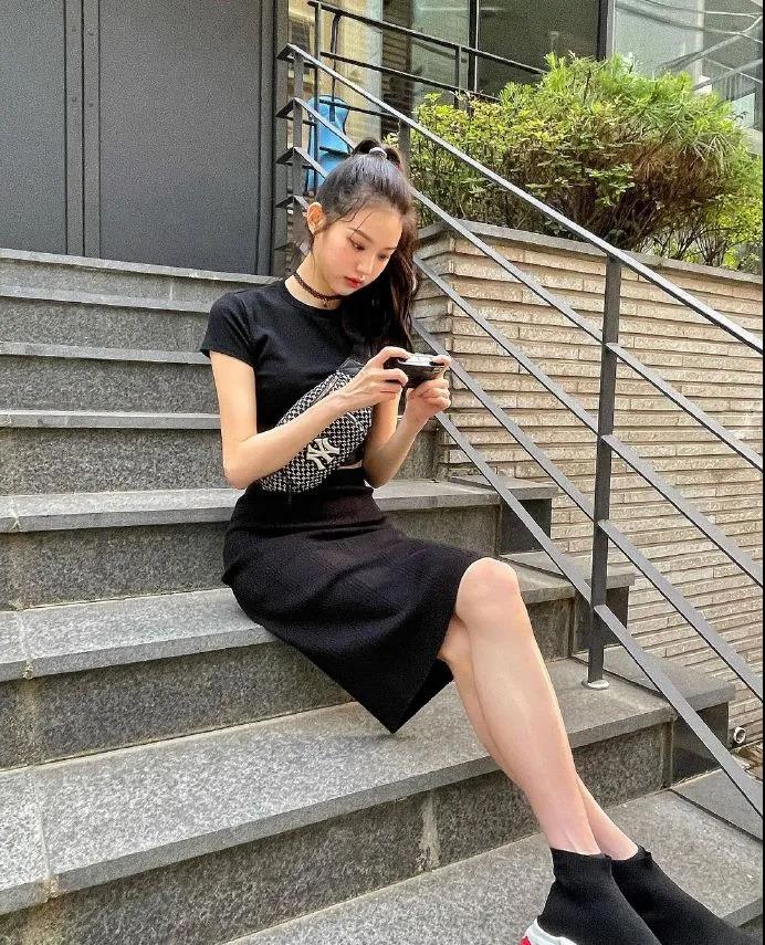 张元英日常私服穿搭,张元英皮裙穿搭