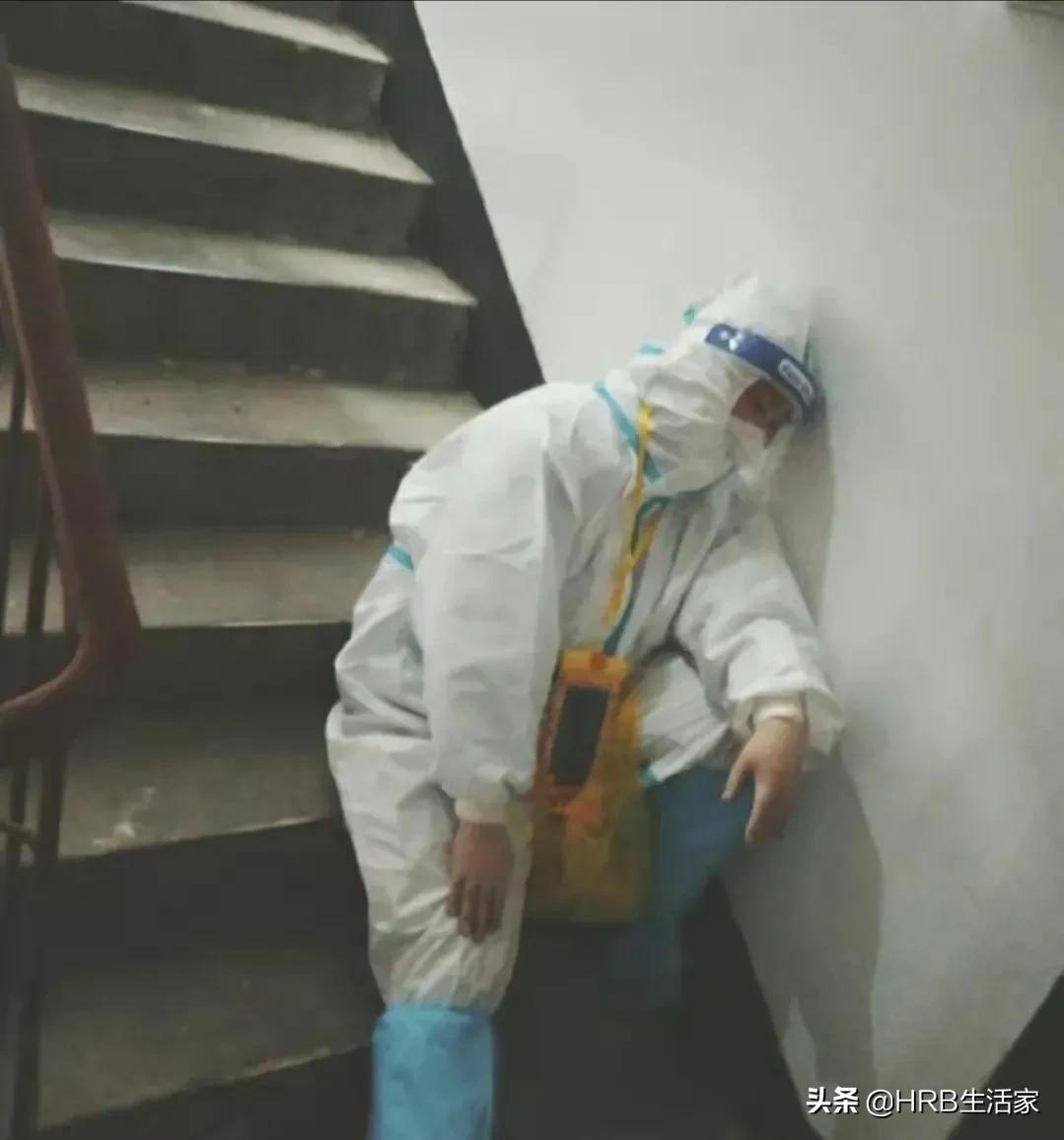 月圆日疫情来袭同战疫只争朝夕最美的“大白”——记哈市道外区人民医院大兴、南直社区核酸检测入户采样团队