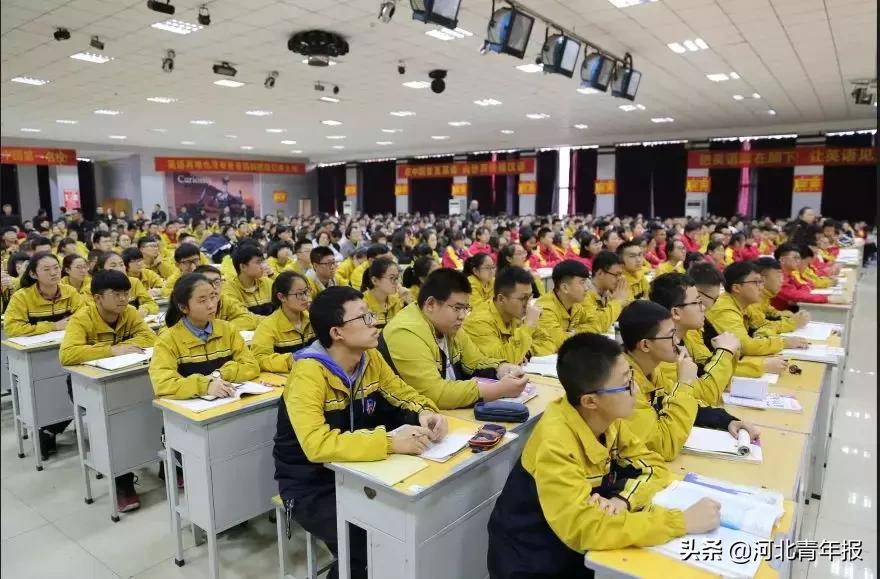 太谷二中启航学校家长助威高考,太谷二中2024年高考百日誓师