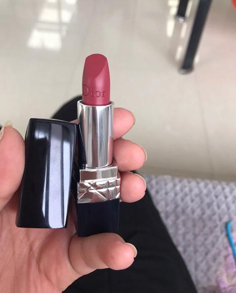 迪奥经典正红色口红999 (迪奥740枫叶红和999哑光)