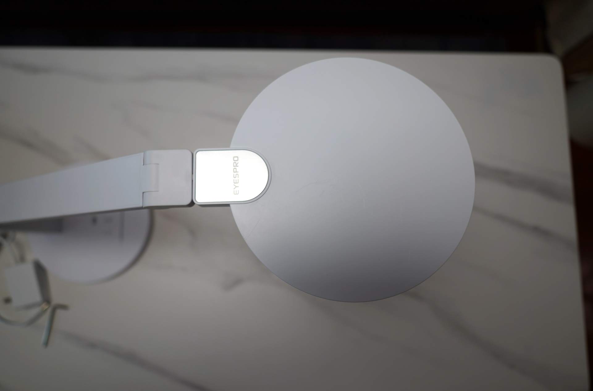 护眼台灯台式和落地款如何选,高性价比护眼台灯选择