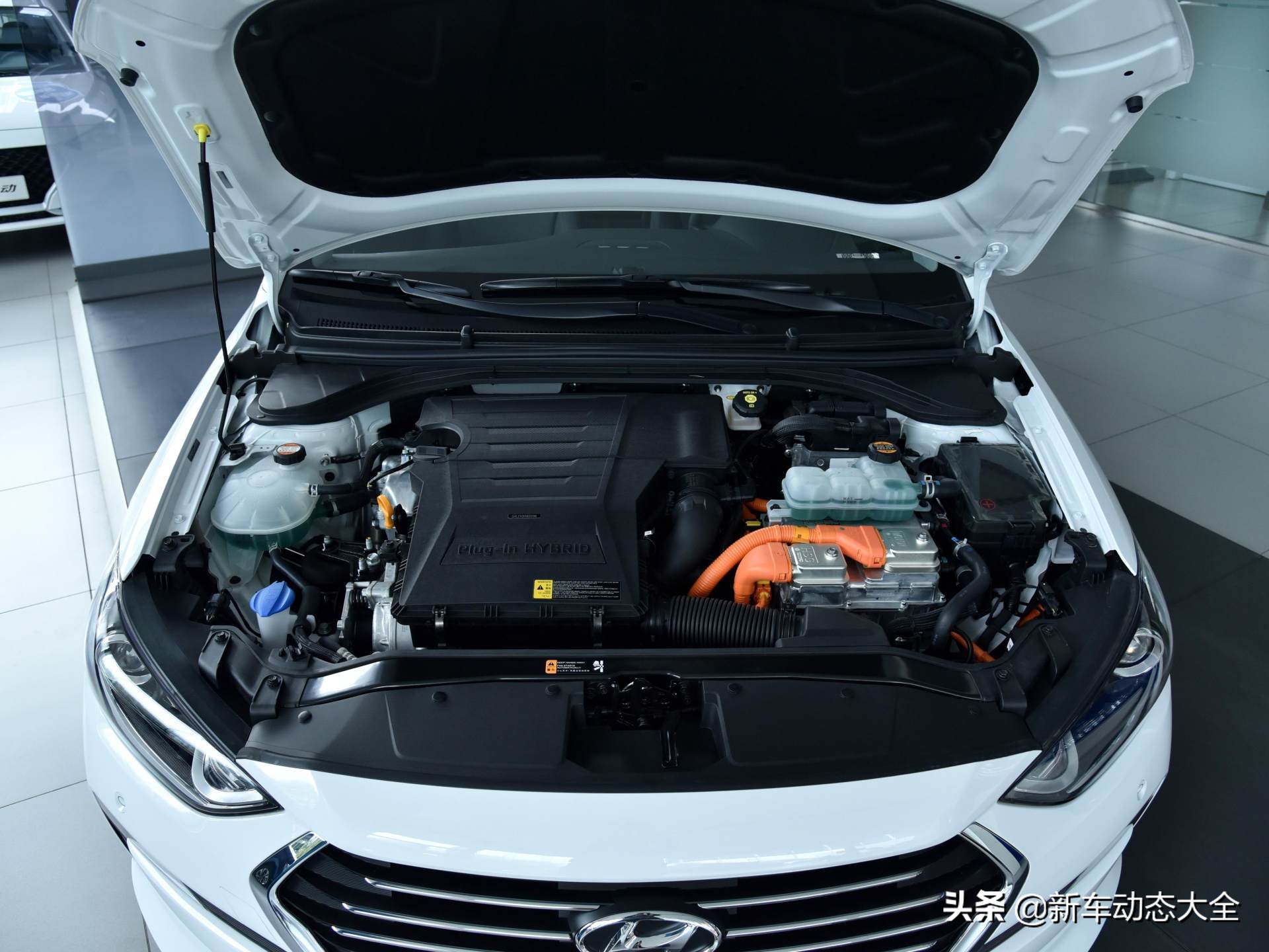 百公里1升油的家轿！空间不错，合资品质，领动新能源